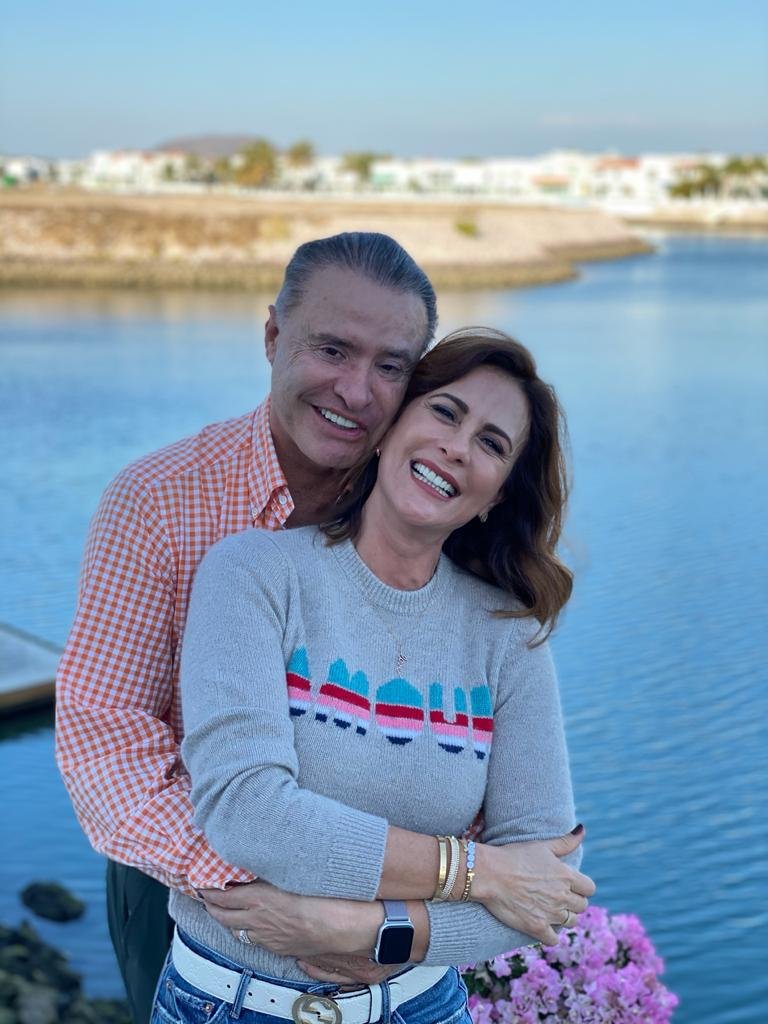 La Señora Rosy Fuentes de Ordaz y el Gobernador Quirino Ordaz Coppel