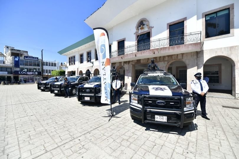 Entrega Químico Benitez, 10 patrullas nuevas a la SSPyTM con una inversión de 8. Entrega Químico Benitez, 10 patrullas nuevas a la SSPyTM con una inversión de 8.