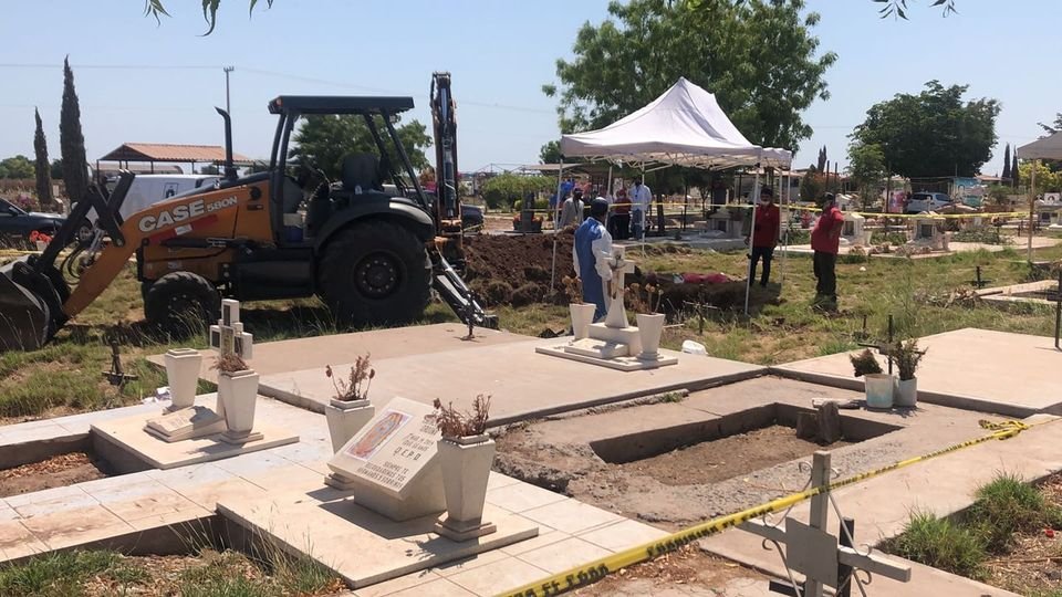 Fueron cuatro cuerpos los que exhumó la Fiscalía en fosas del panteón centenario