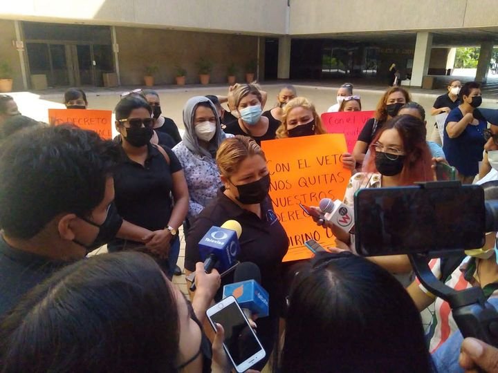 Viudas de policías se quedarán en plantón en Palacio de Gobierno hasta que se pu Viudas de policías se quedarán en plantón en Palacio de Gobierno hasta que se pu