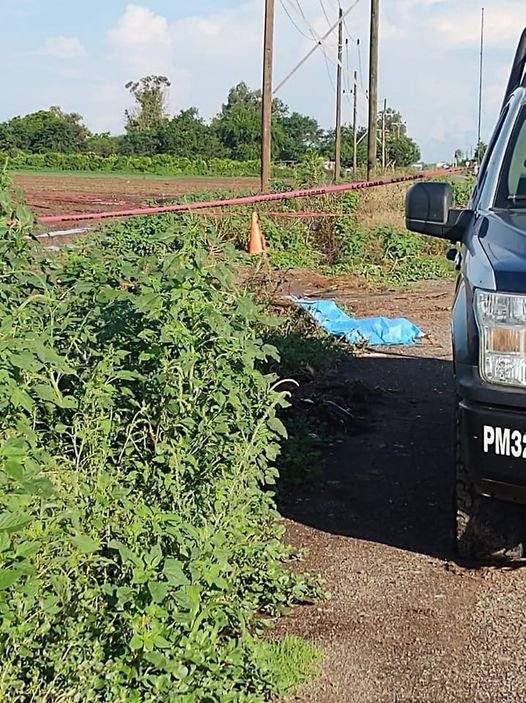 Hayan muerto a hombre semidesnudo por la carretera Mochis- Ahome