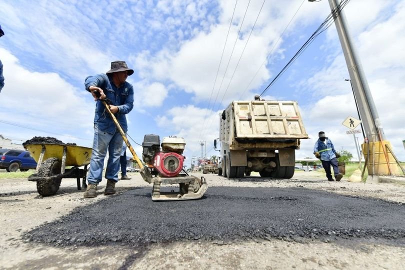 Intensifica Obras Públicas Municipales trabajos de bacheo en la ciudad