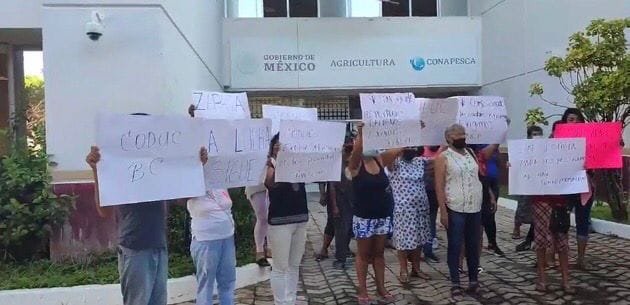 Pescadores ribereños de Ensenada toman instalaciones de Conapesca