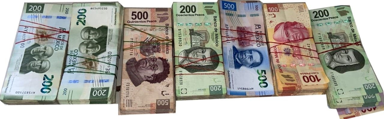 Policía Estatal detiene a dos hombres que traían un arma y fuerte suma de efecti