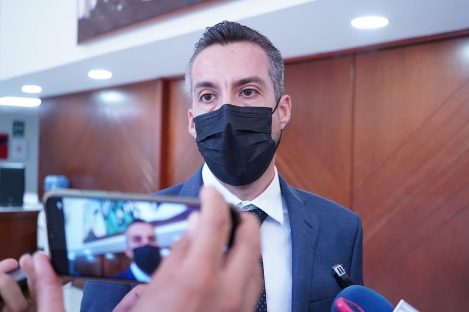 *Suspende congreso sesión del martes ; habrá extraordinaria el miércoles * *Suspende congreso sesión del martes ; habrá extraordinaria el miércoles *