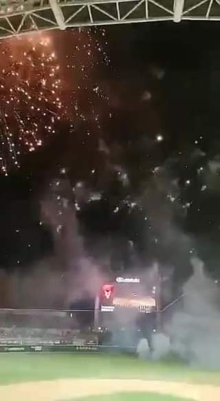 Así lució el escenario y el cielo porteño durante la  inauguración de la tempo