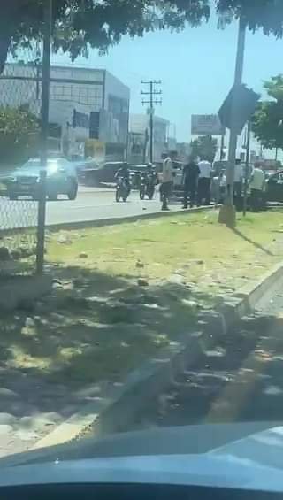 Gracias a nuestros reporteros ciudadanos. Uno de ellos  captó un accidente en