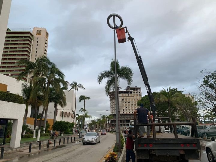 Restablece CFE servicio de energía en la ciudad