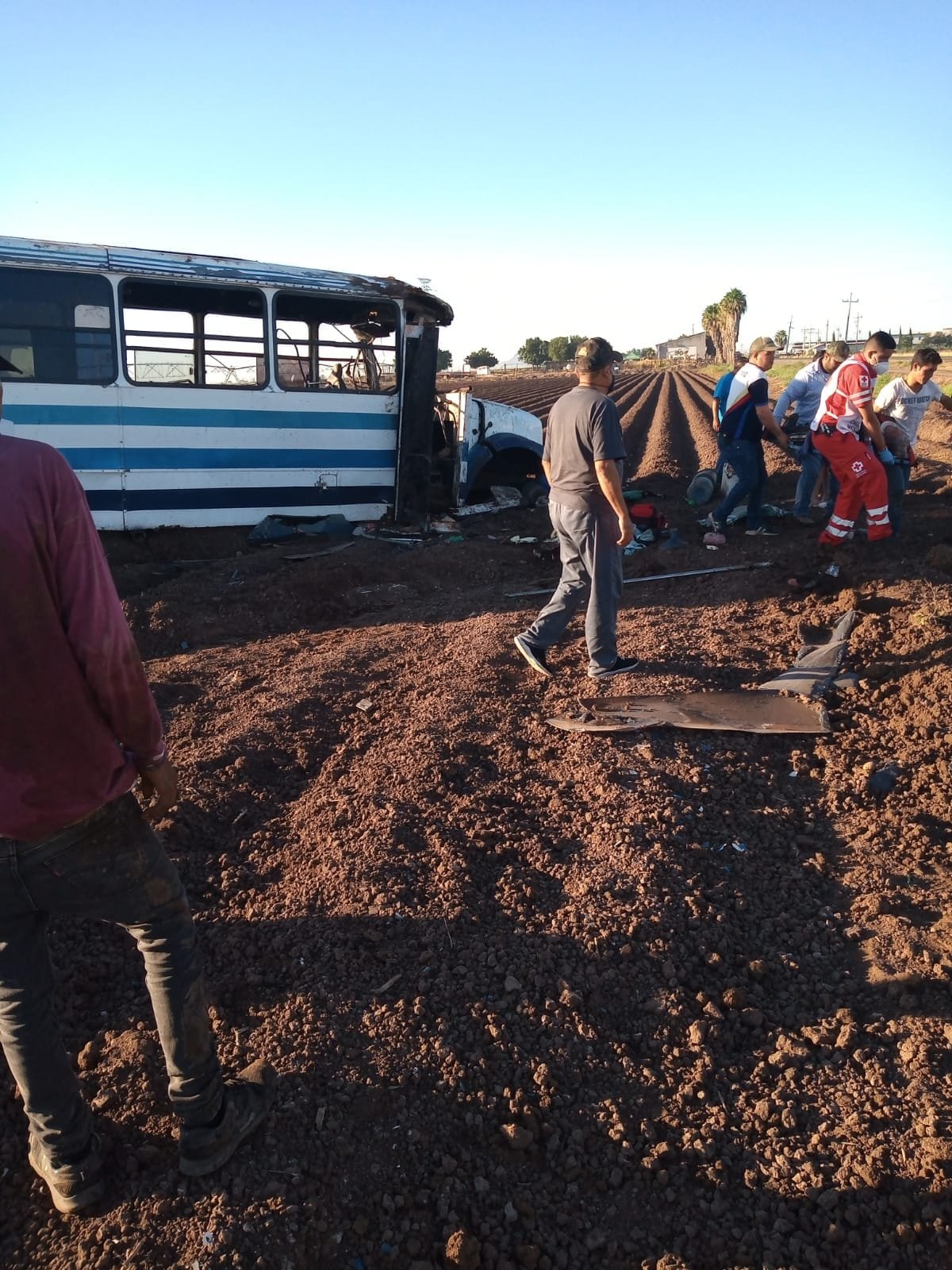 Camionazo en Bachoco deja 25 lesionados Camionazo en Bachoco deja 25 lesionados