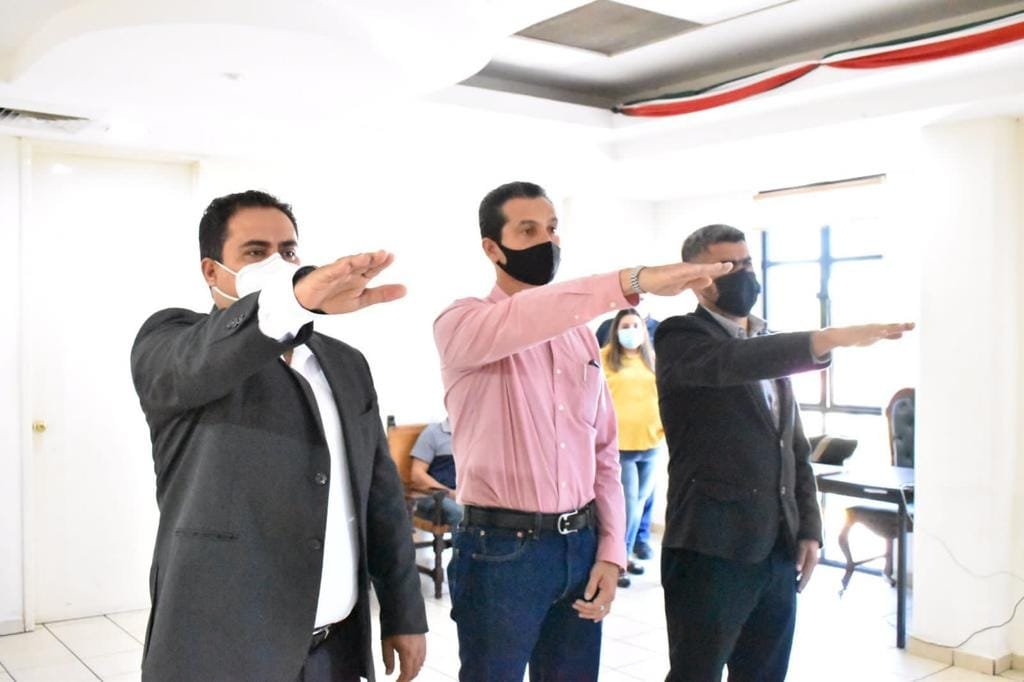 Rinden protesta secretario, tesorero y oficial mayor en Elota Rinden protesta secretario, tesorero y oficial mayor en Elota