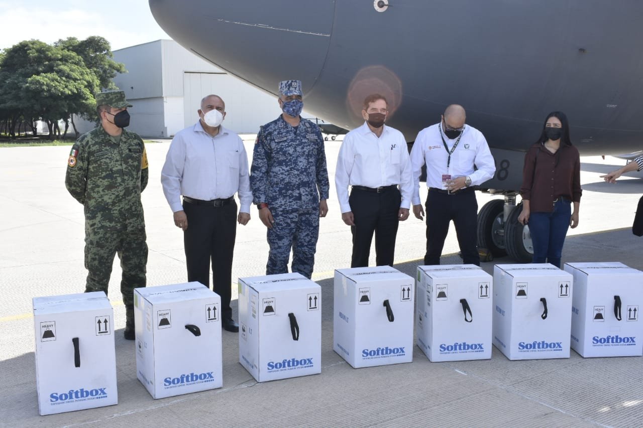 Llegan a Sinaloa más de 73 mil dosis de vacunas Pfizer para adolescentes de 15 a 17 años de edad