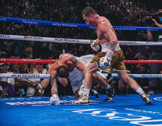 La emotiva plática entre Canelo y Plant después de la pelea La emotiva plática entre Canelo y Plant después de la pelea