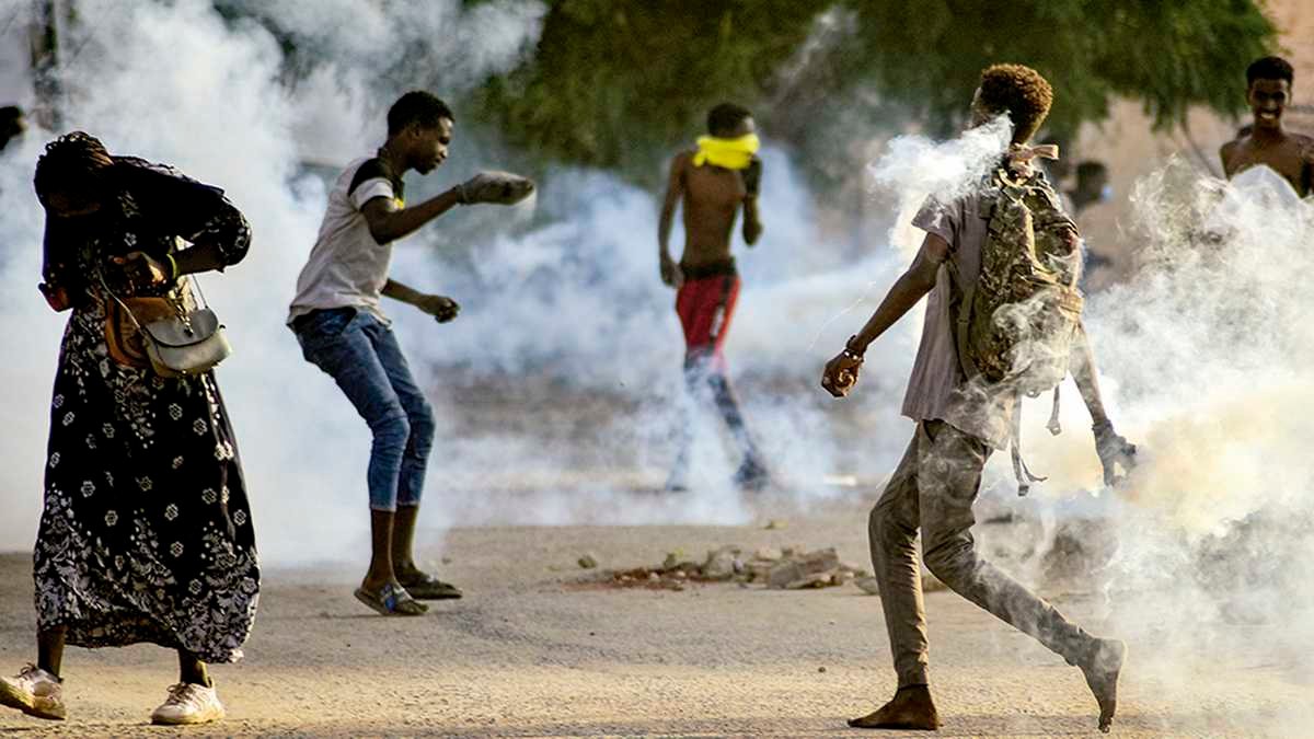 El golpe de Estado en Sudán y otras seis noticias internacionales