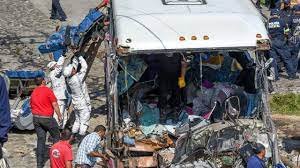 Al menos 19 fallecidos en un accidente de autobús en el Estado de México Al menos 19 fallecidos en un accidente de autobús en el Estado de México