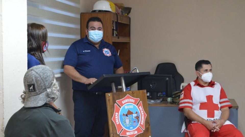 Bomberos Mazatlán lanza campaña de concientización para festejos decembrinos Bomberos Mazatlán lanza campaña de concientización para festejos decembrinos