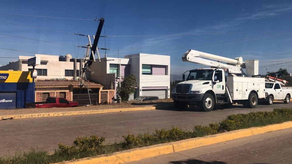 Fallece un joven tras volcarse en su unidad en Sinaloa de Leyva