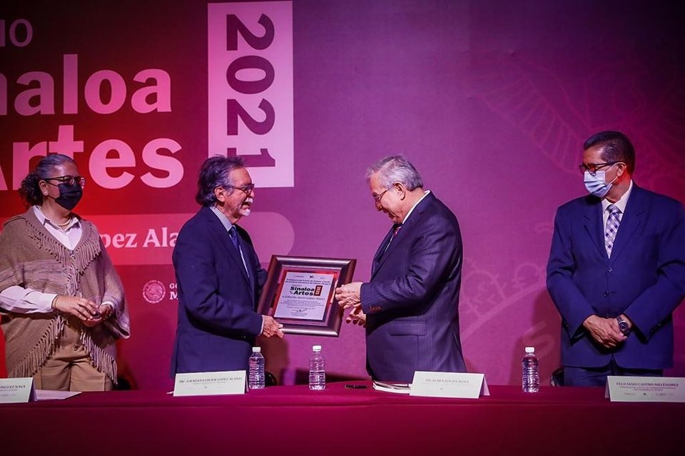 *Rocha entrega el Premio Sinaloa de las Artes 2021* *Rocha entrega el Premio Sinaloa de las Artes 2021*