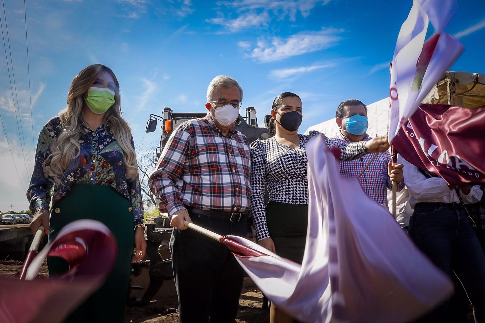 *Rocha inicia rehabilitación de carretera en Navolato* *Rocha inicia rehabilitación de carretera en Navolato*