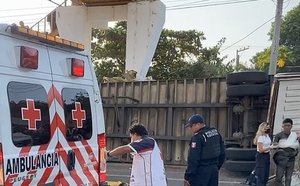 Aumenta a 55 cifra de muertos tras volcadura de tráiler con migrantes en Chiapas