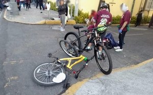 En CdMx, auto atropella a ciclistas en Calzada de Tlalpan; hay 12 lesionados