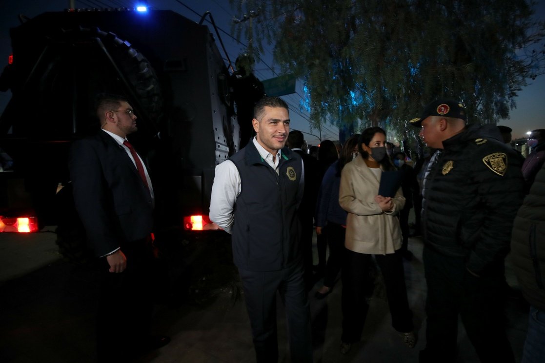 Detienen a dos escoltas por usar armas de fuego en ciudad de mexico.