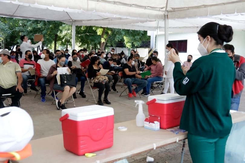 En el primer día de vacunación de refuerzo para el sector educativo de Sinaloa s