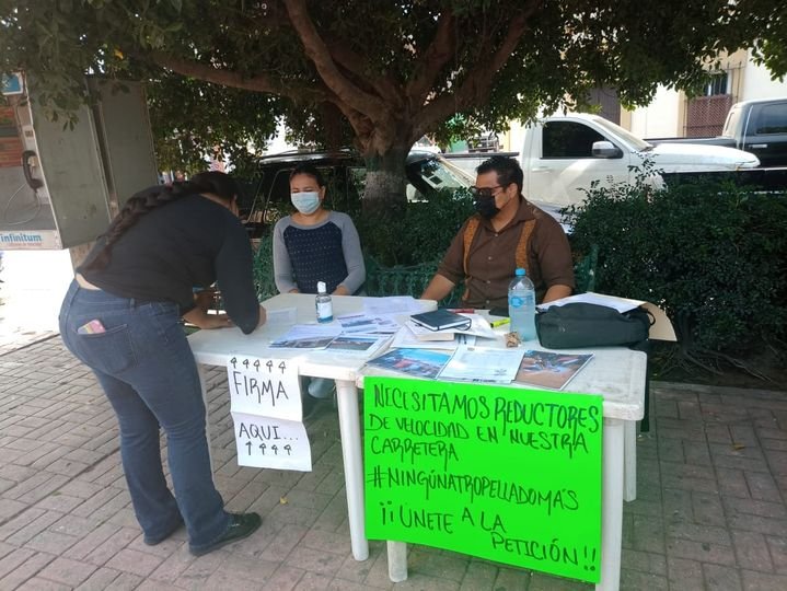 Villaunenses  juntan firmas y pedir reductores de velocidad a la SCT para evitar