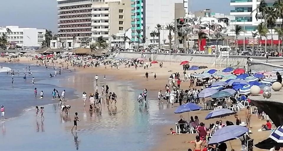 Miles de turistas arriban a la fiesta del Carnaval en Mazatlán Miles de turistas arriban a la fiesta del Carnaval en Mazatlán