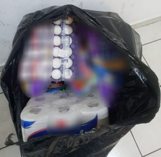 Detienen a dos mujeres por robo de diversos productos en supermercado del centro