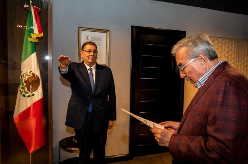 Este lunes el Gobernador Rubén Rocha Moya tomó la protesta de ley a Jesús Manuel
