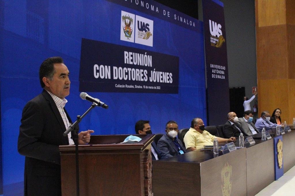 La UAS otorga estabilidad laboral a 215 egresados del Programa Doctores Jóvenes