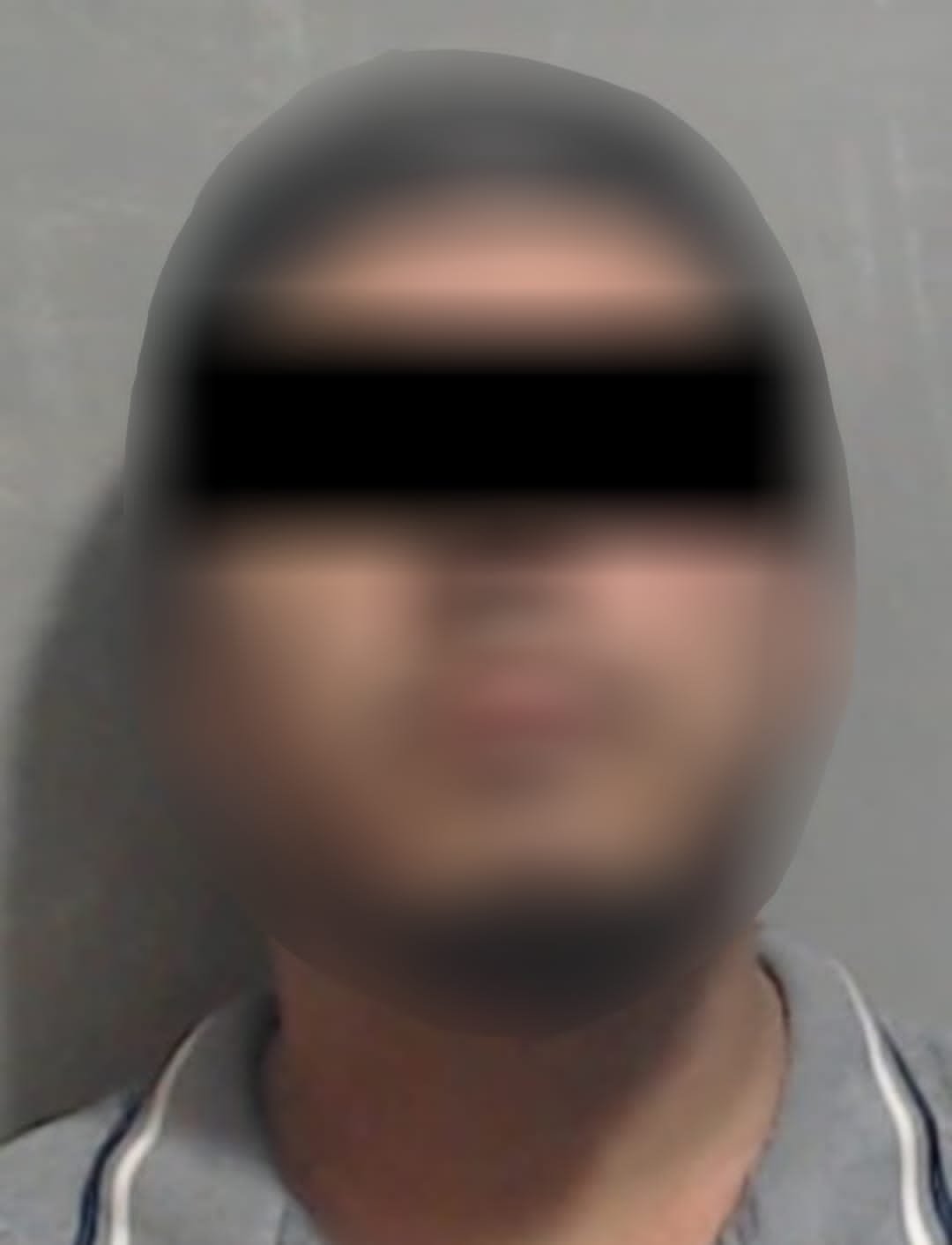 Municipales detienen a dos por presuntamente asaltar en una gasolinera al sur de