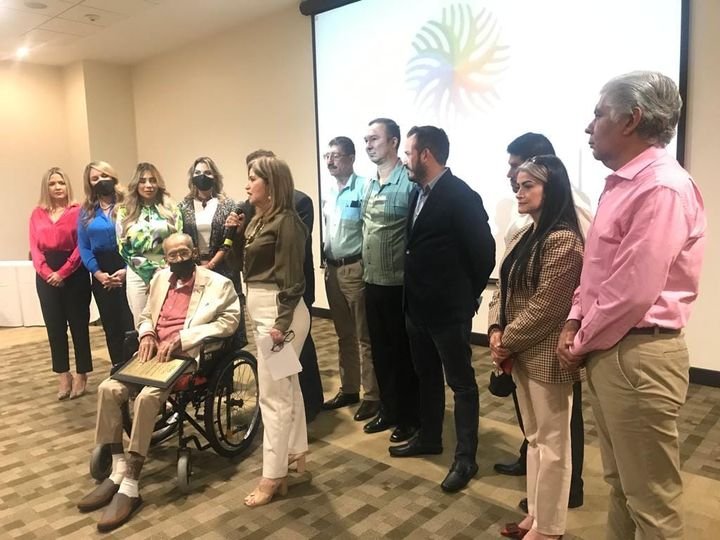 Reconocen hoteleros trayectoria de Rafael Rivera López Reconocen hoteleros trayectoria de Rafael Rivera López