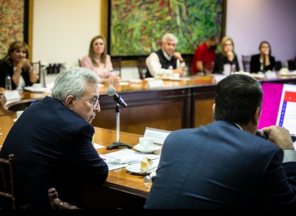 Rocha se reúne con sus secretarios para dar forma al Plan Estatal de Desarrollo
