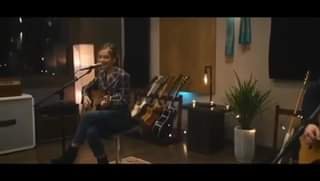 VIDEO VIRAL DONDE SUPUESTAMENTE CANTAN EL PRESIDENTE DE UCRANIA Y SU ESPOSA.