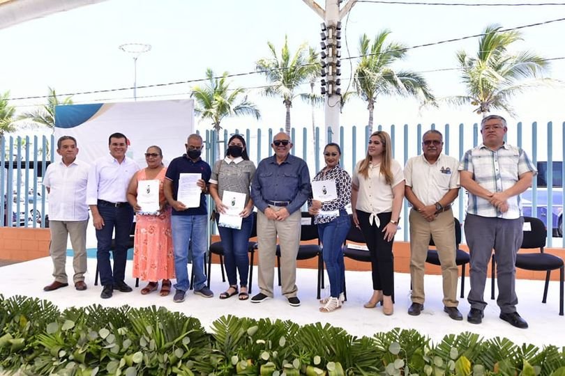 Gobierno Municipal entrega 270 escrituras a familias del puerto