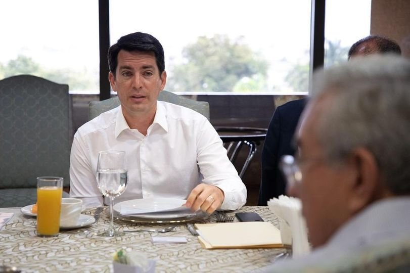 En desayuno con empresarios, el Gobernador Rubén Rocha Moya aseguró, ante integr
