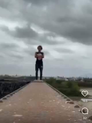 !Qué manera de arriesgar la vida! Fue en el puente negro de Culiacán.