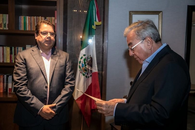 Rocha incorpora a Roberto Cruz a su Gobierno