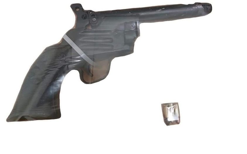 Mazatlán.- En el fraccionamiento Villa Verde, elementos de la Secretaría de Segu