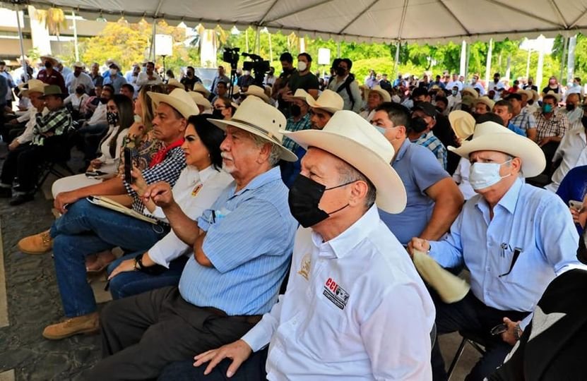 Rocha entrega semilla para productores temporaleros
