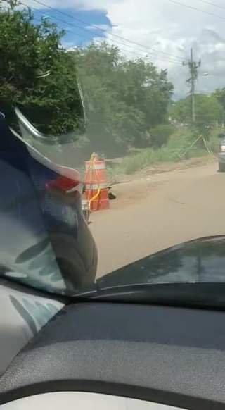 A punto de venirse abajo este puente de la carretera que va a El Ejido El Conchi