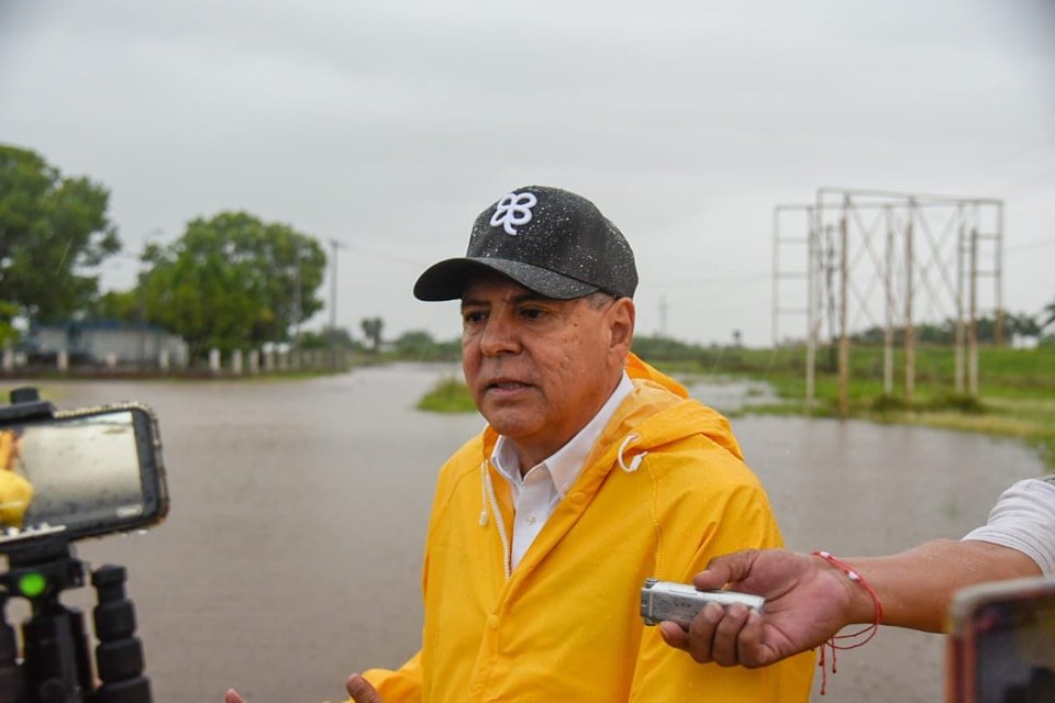 Alcalde Gerardo Vargas Landeros supervisa trabajos de apoyo tras inundaciones en