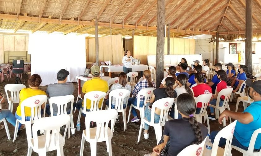 Capacita Sectur a prestadores de servicios  turísticos de Playa Las Glorias y Bo