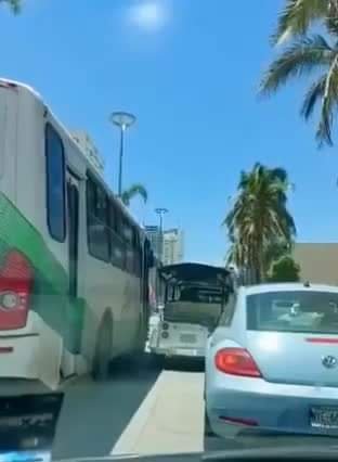 EN MAZATLÁN, CHOFER DE CAMIÓN AGREDE, DESDE ARRIBA DE LA UNIDAD, A UN «PULMONERO