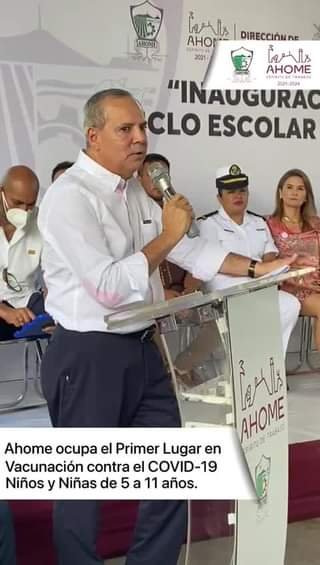 El alcalde de Ahome, Gerardo Vargas, da la bienvenida a estudiantes, padres de f