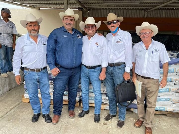 Entregan semilla para forraje a ganaderos de Mazatlán