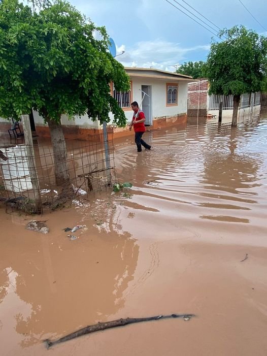 Protección Civil auxilia a afectados por lluvias en Culiacán y Mocorito