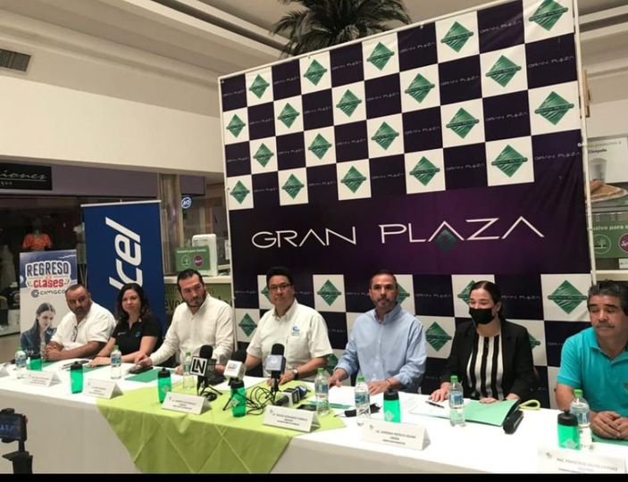 Realizan Feria del Regreso a Clases en Mazatlán