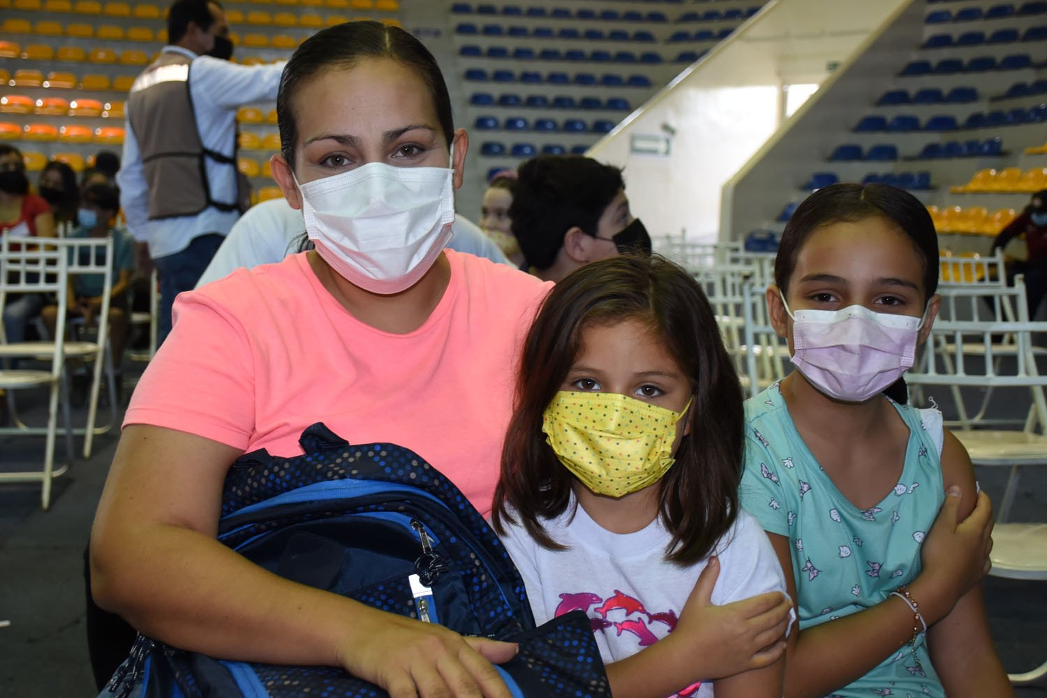 Recibe el Polideportivo de la UAS a niños, jóvenes y adultos para vacunarse
